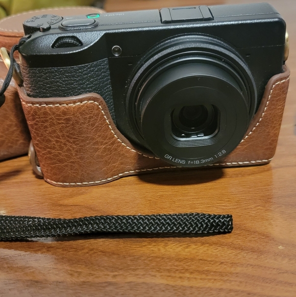 Ricoh GRiii Digitial Camera - Picture 6 of 6